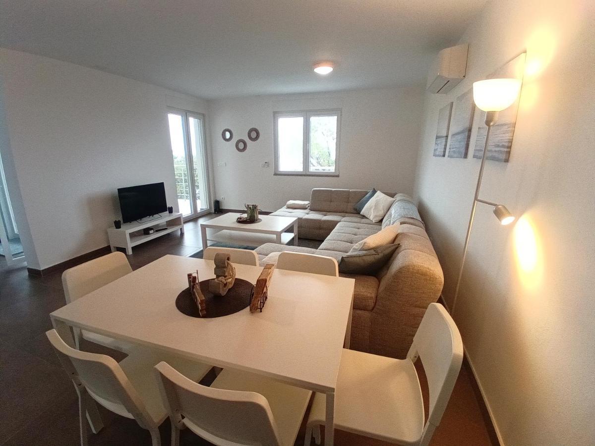 Searenity Pool Suite - Seafront Krmpote-Vodice Ngoại thất bức ảnh